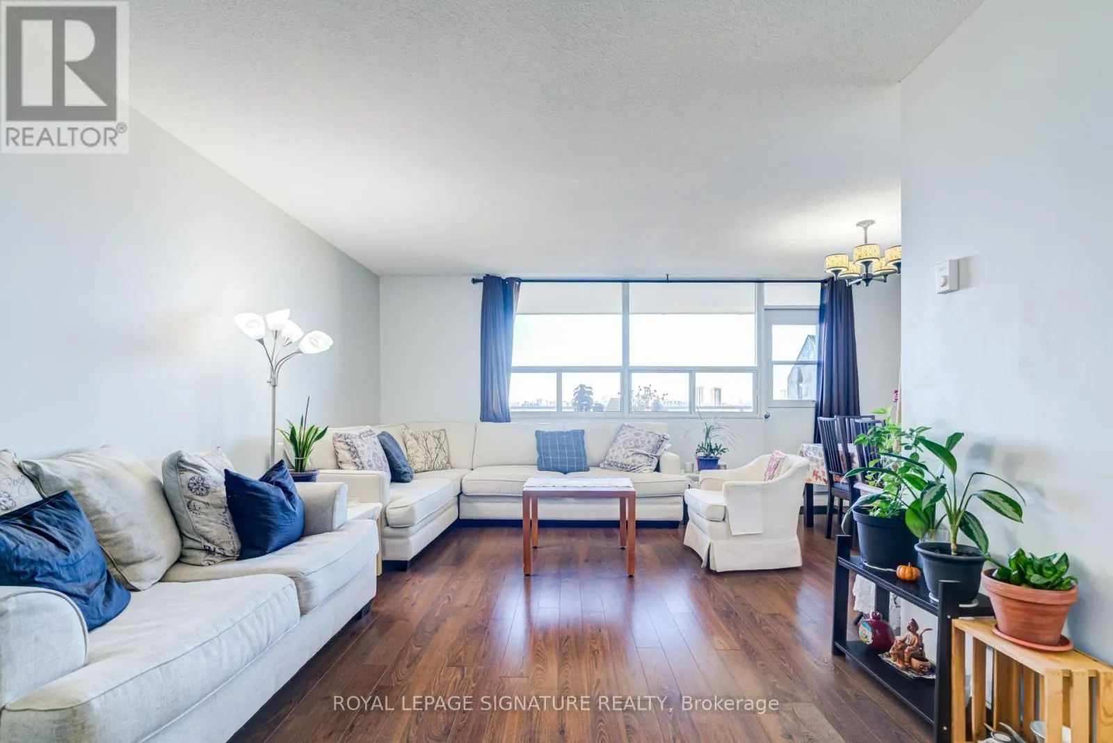 812 - 2550 PHARMACY AVENUE