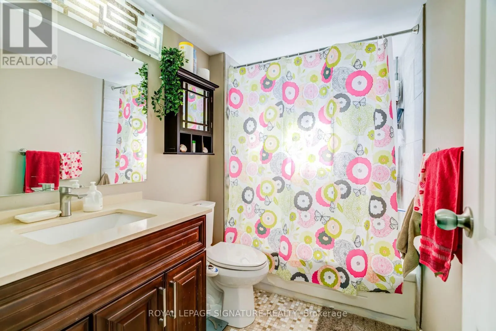 812 - 2550 PHARMACY AVENUE