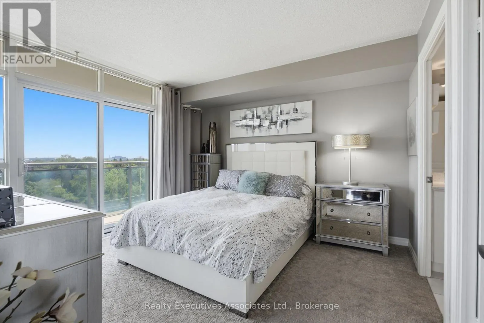911 - 1600 CHARLES STREET #911