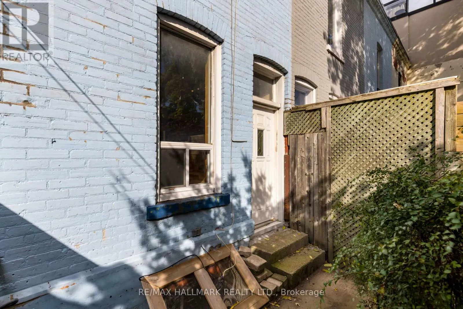 10 WOODGREEN PLACE