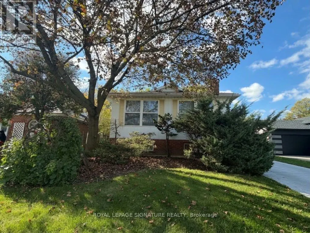 8 KING LOUIS CRESCENT