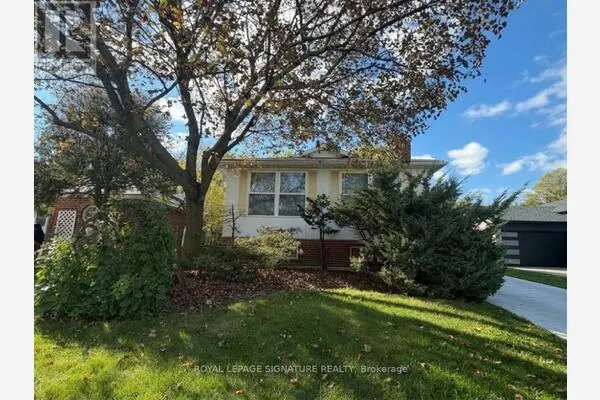 8 KING LOUIS CRESCENT
