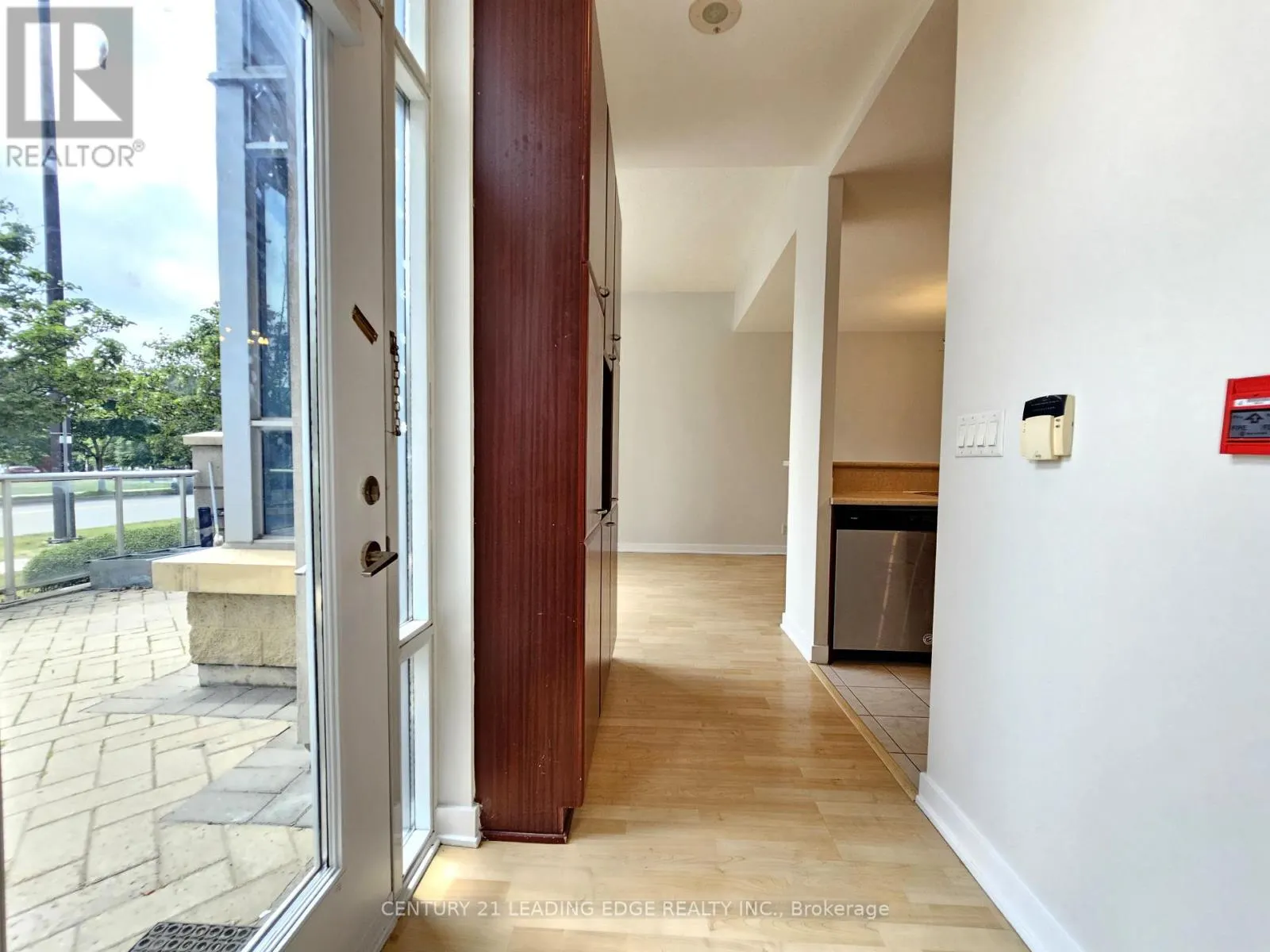 TH120 - 38 LEE CENTRE DRIVE