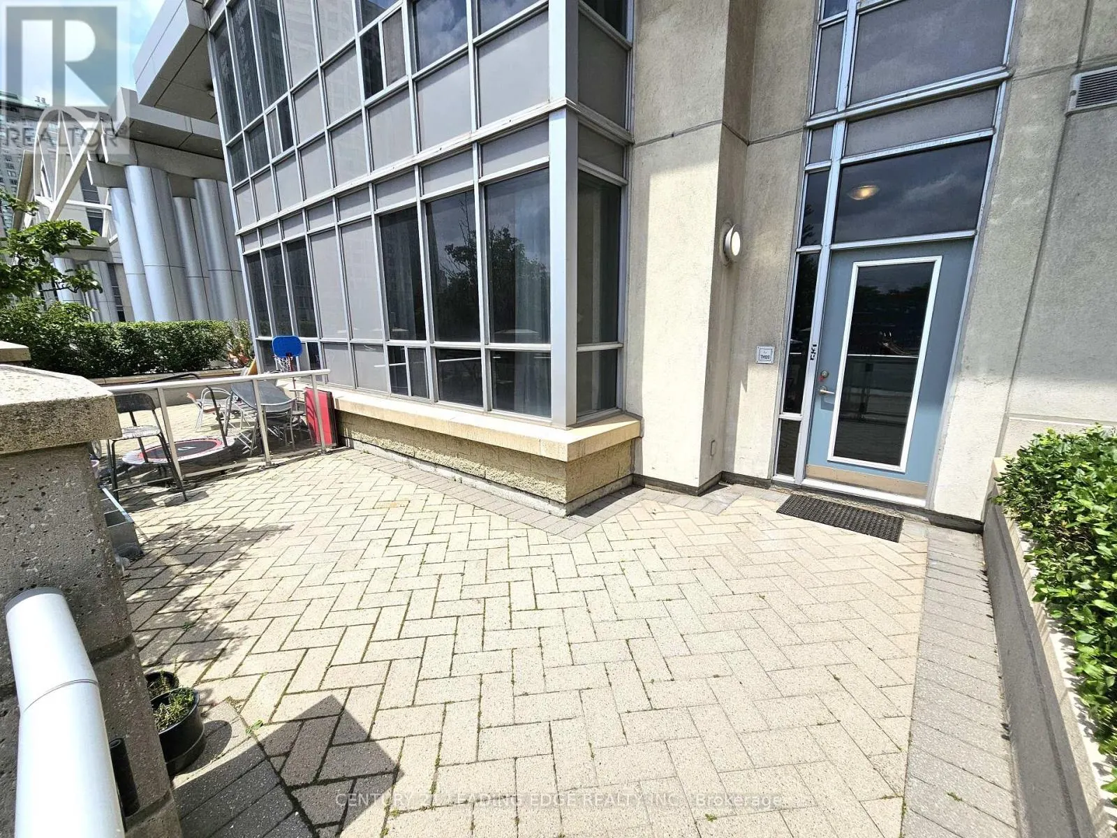 TH120 - 38 LEE CENTRE DRIVE