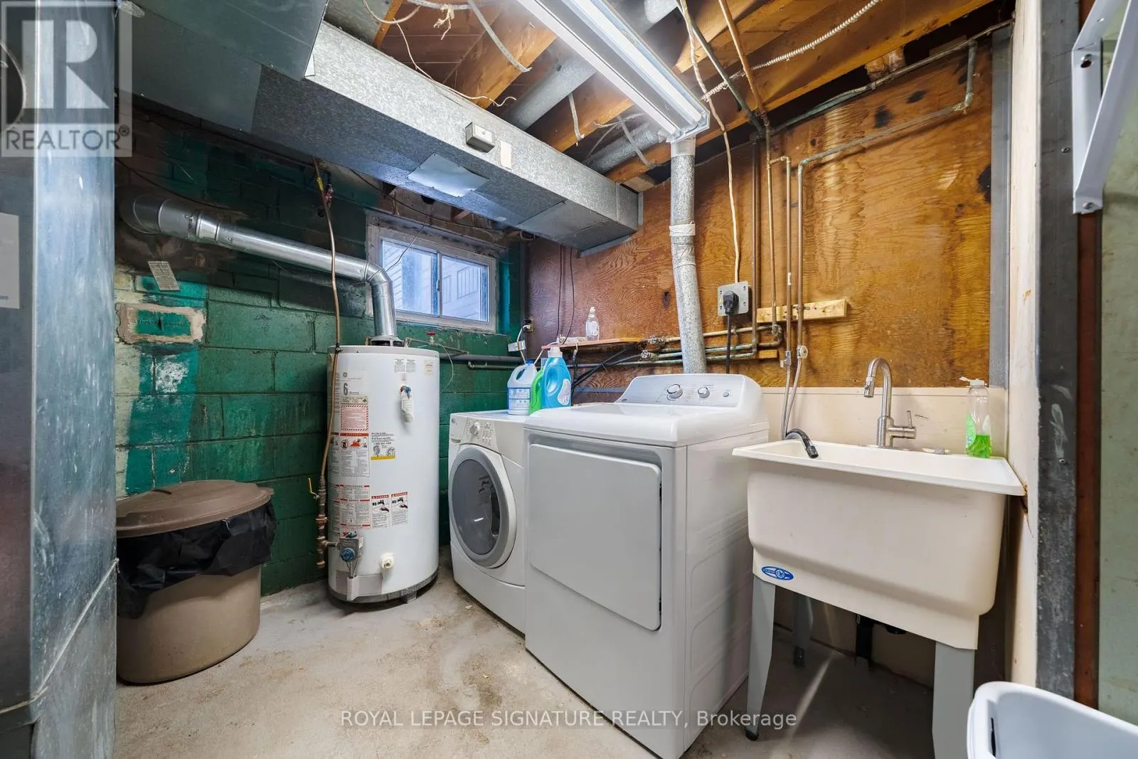 1377 BIRCHMOUNT ROAD