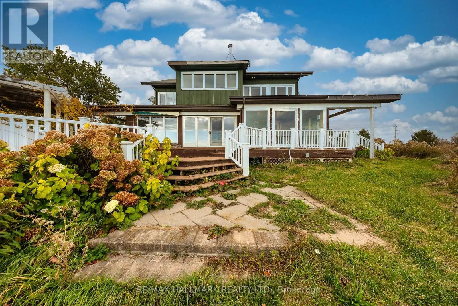 3741 LAKESHORE ROAD E