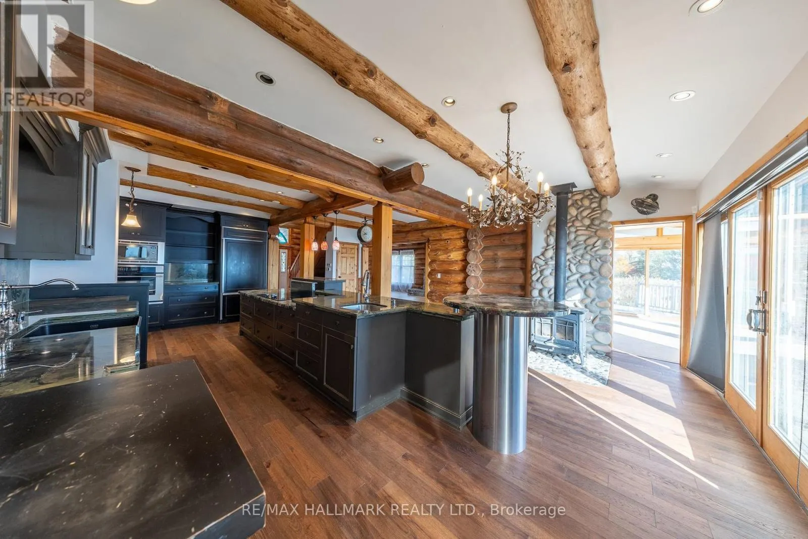 3741 LAKESHORE ROAD E