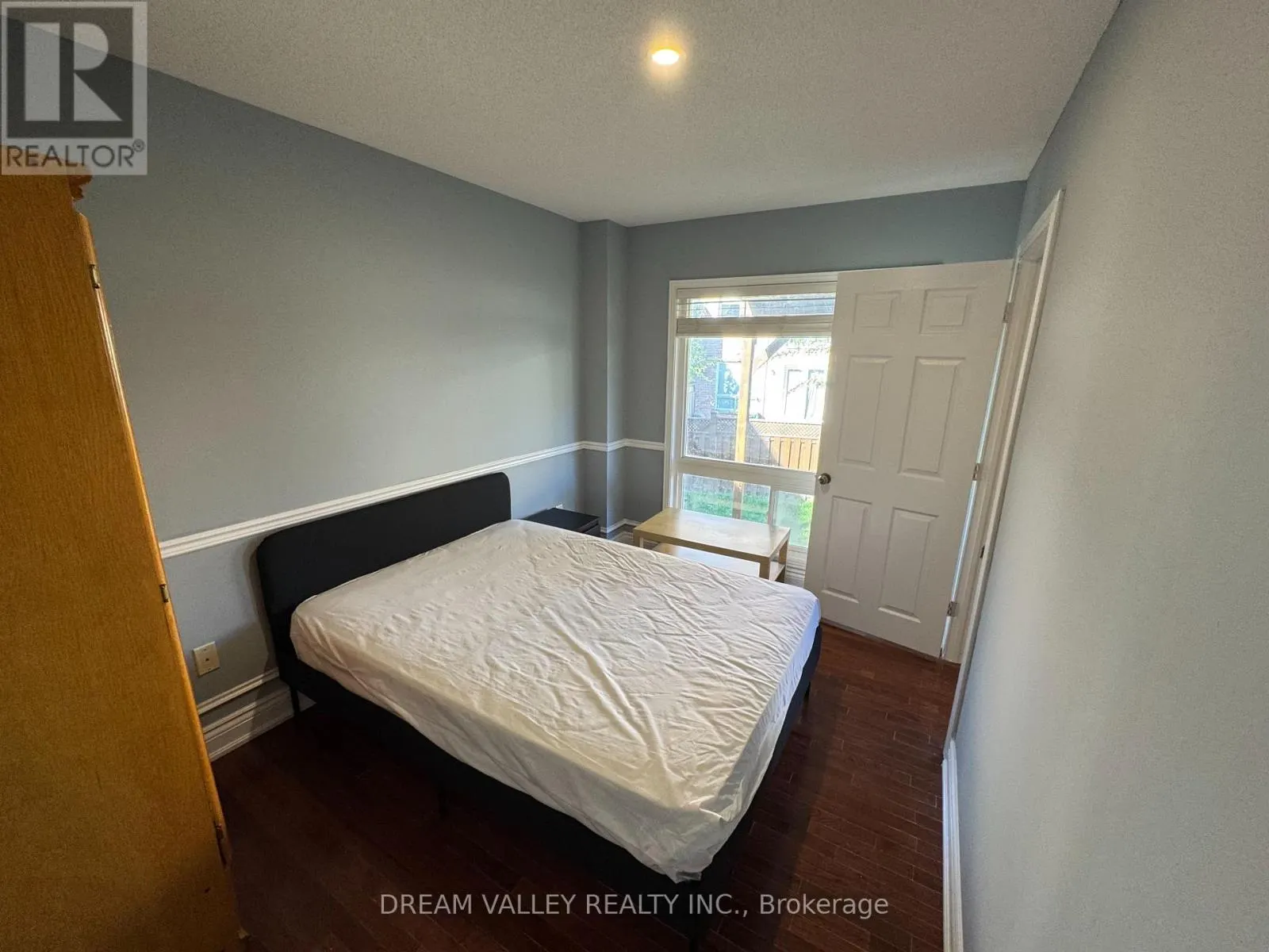 MAIN - 18 WILKES CRESCENT