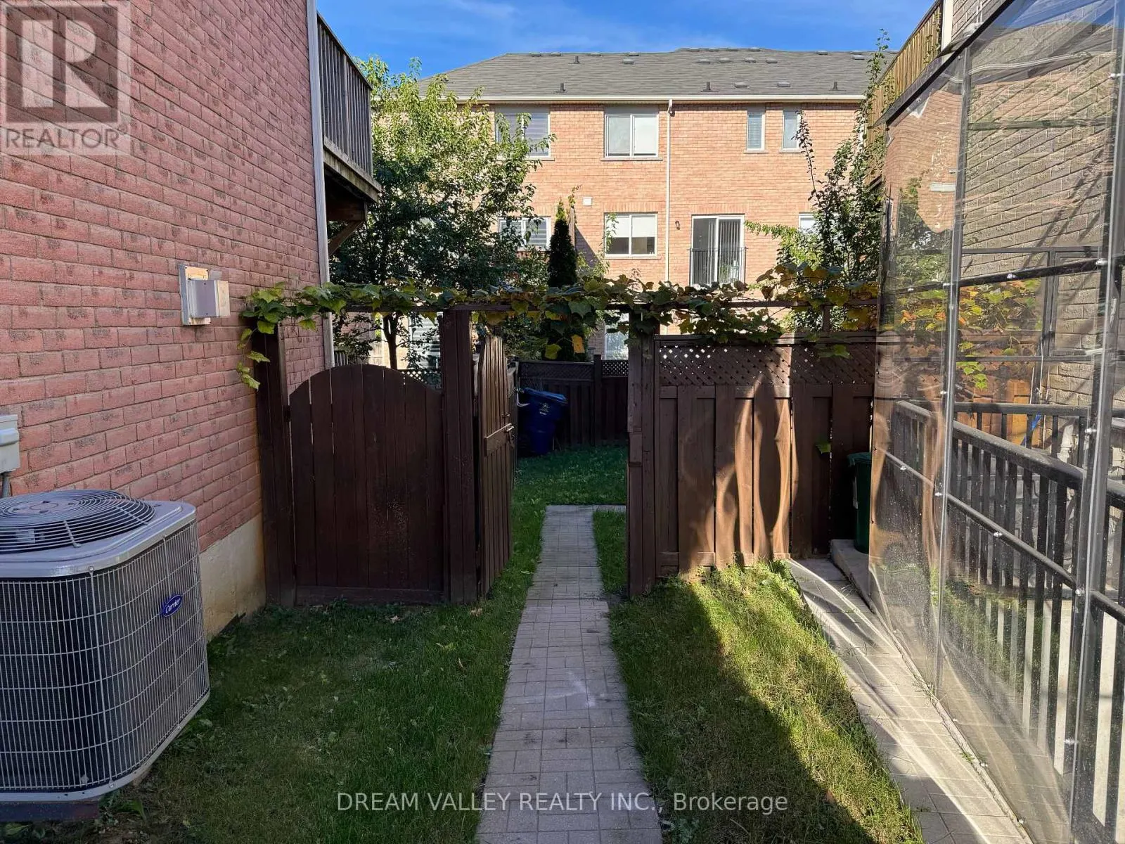 MAIN - 18 WILKES CRESCENT