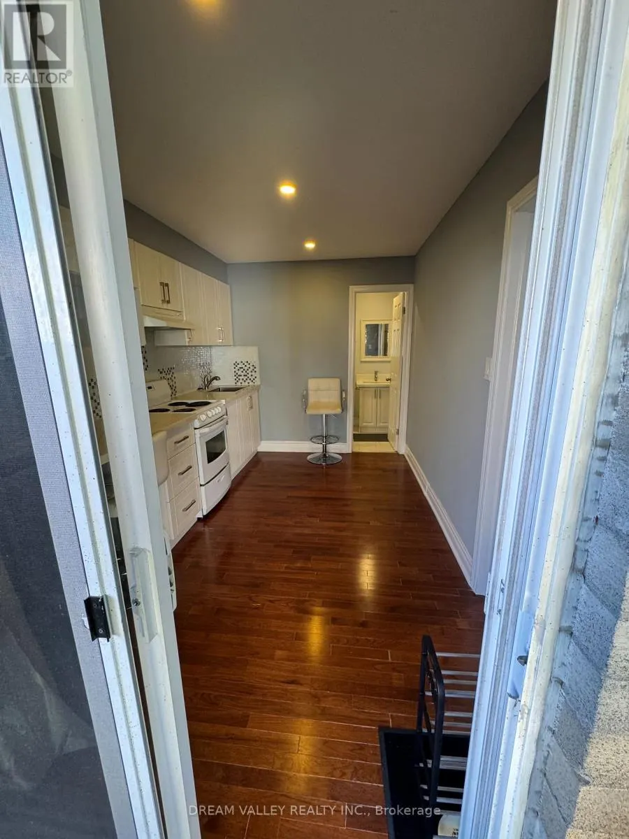 MAIN - 18 WILKES CRESCENT