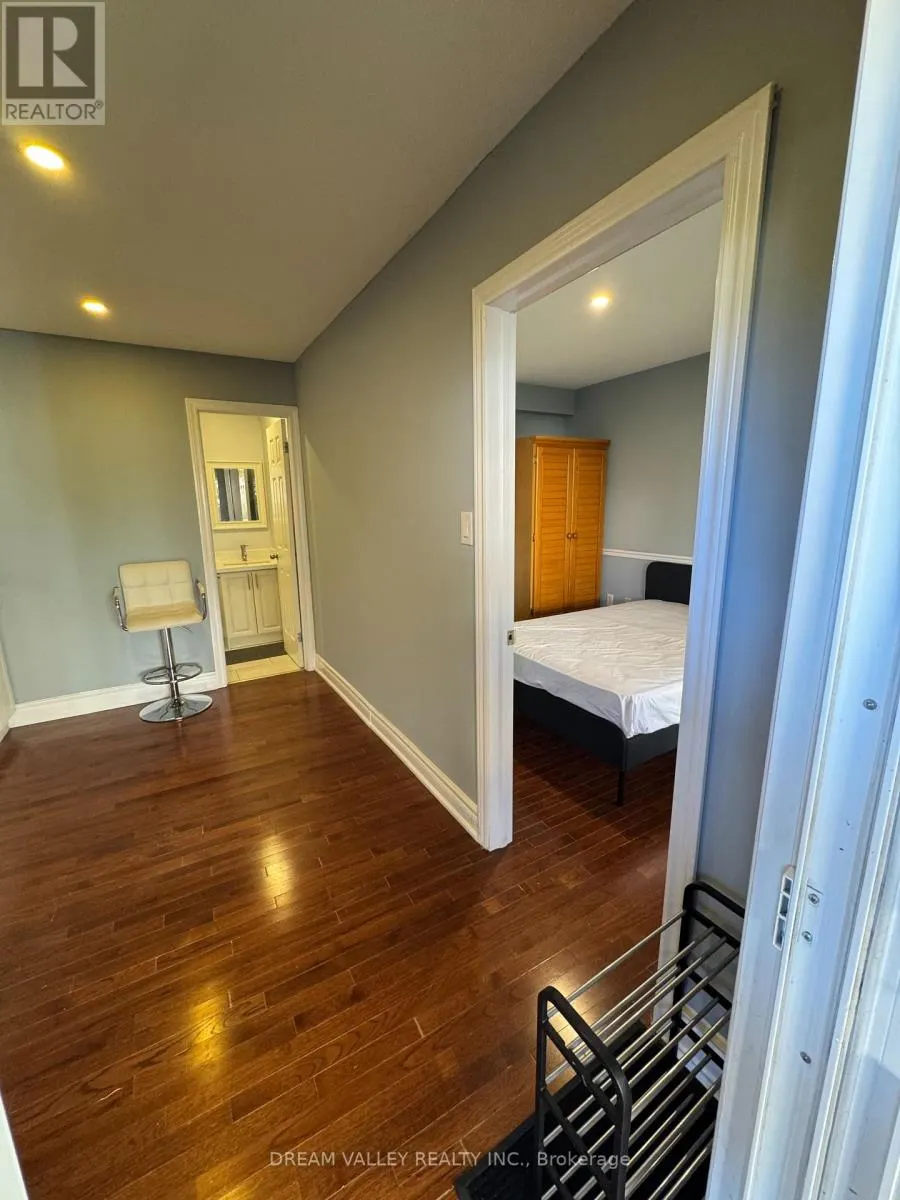 MAIN - 18 WILKES CRESCENT