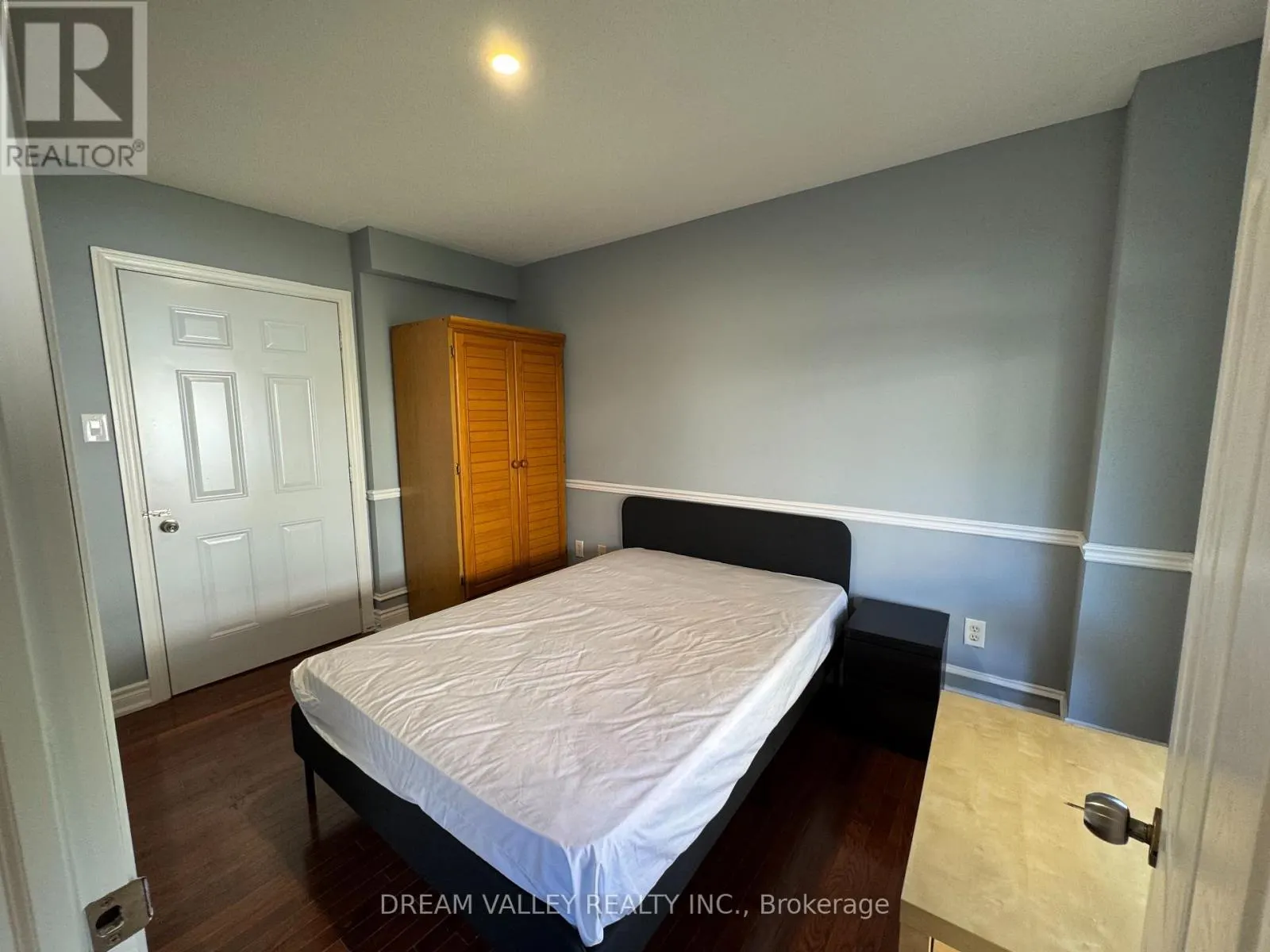MAIN - 18 WILKES CRESCENT
