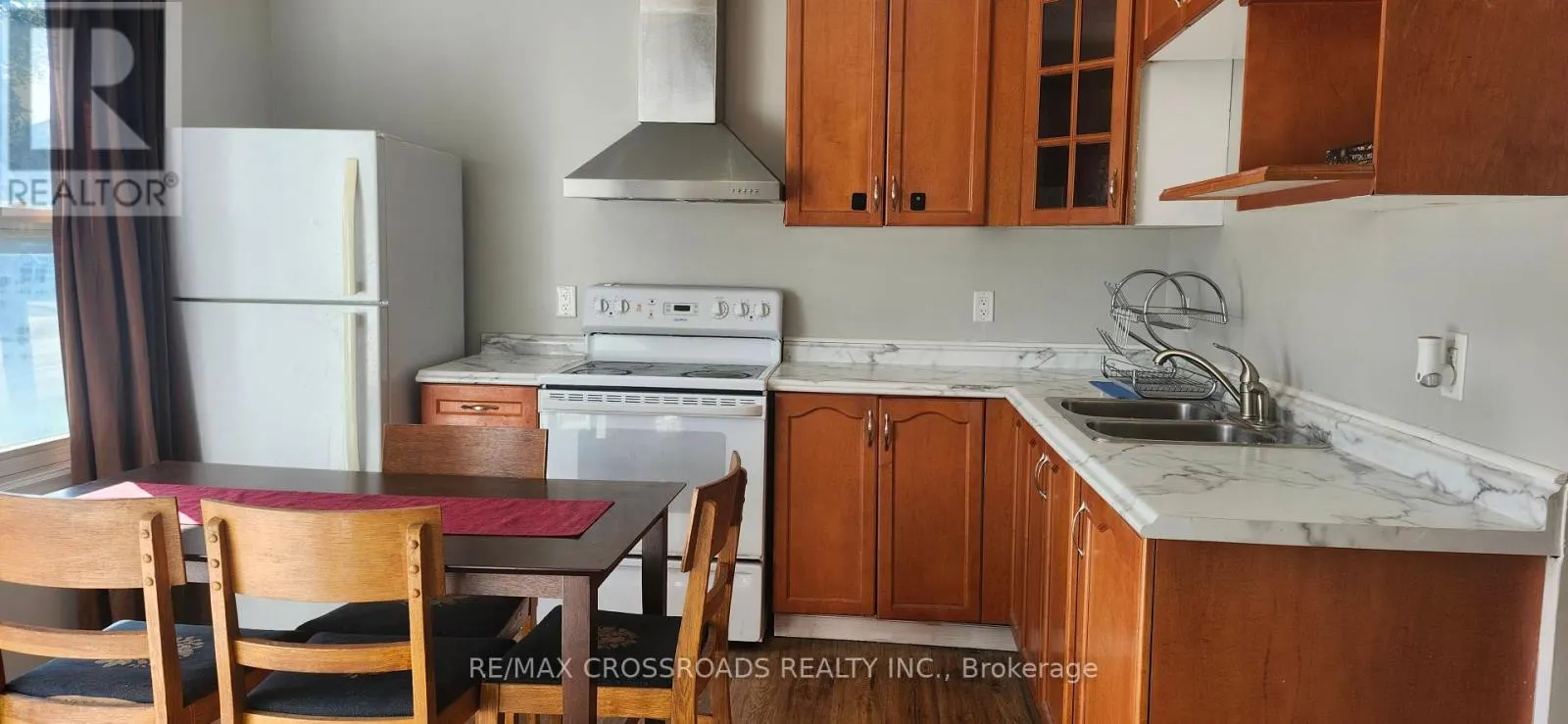 FRONT UNIT-MAIN FLOOR - 220 MCNAUGHTON AVENUE