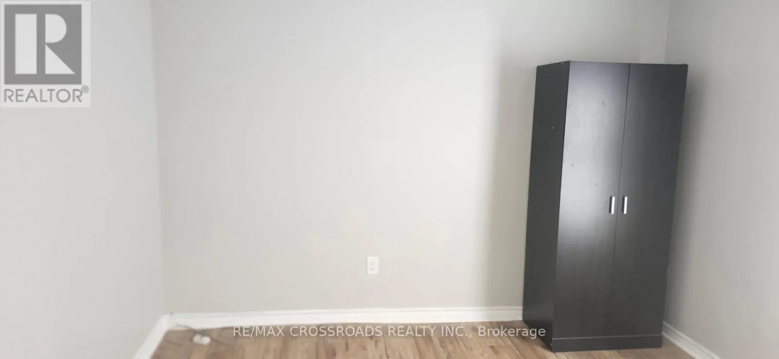 FRONT UNIT-MAIN FLOOR - 220 MCNAUGHTON AVENUE