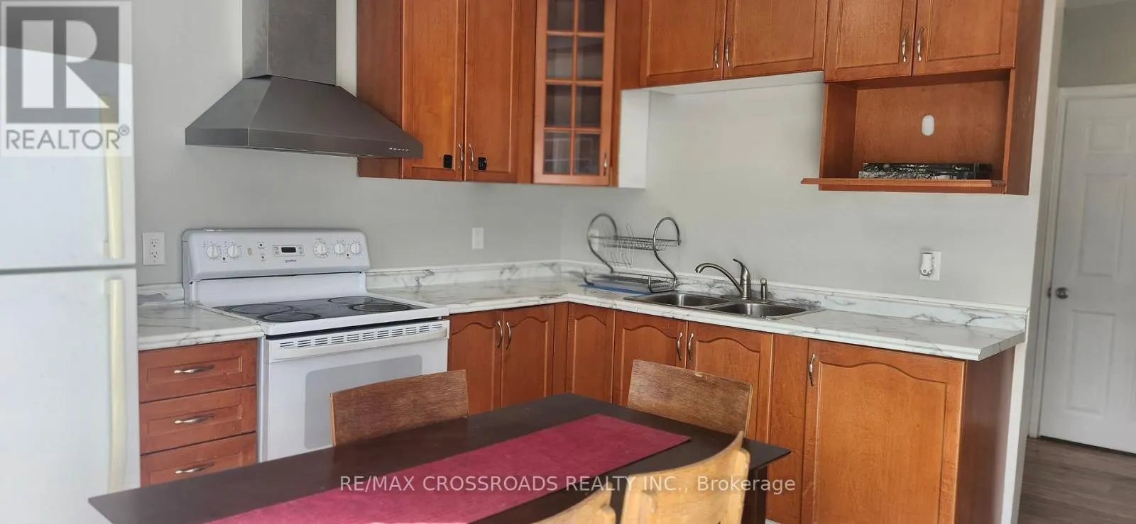 FRONT UNIT-MAIN FLOOR - 220 MCNAUGHTON AVENUE