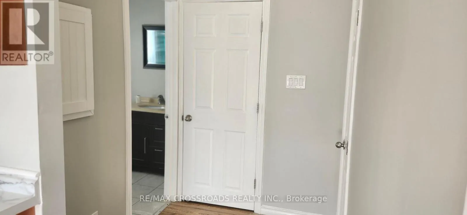 FRONT UNIT-MAIN FLOOR - 220 MCNAUGHTON AVENUE