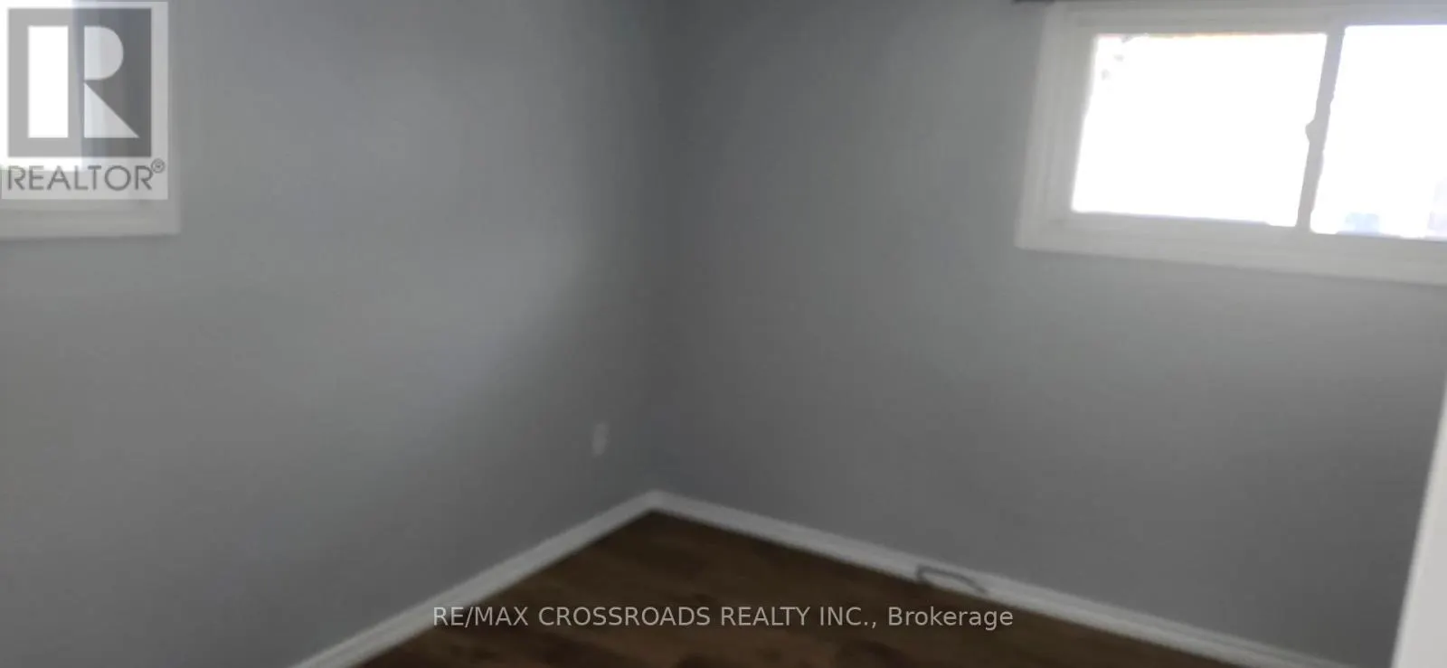 REAR UNIT-MAIN FLOOR - 220 MCNAUGHTON AVENUE