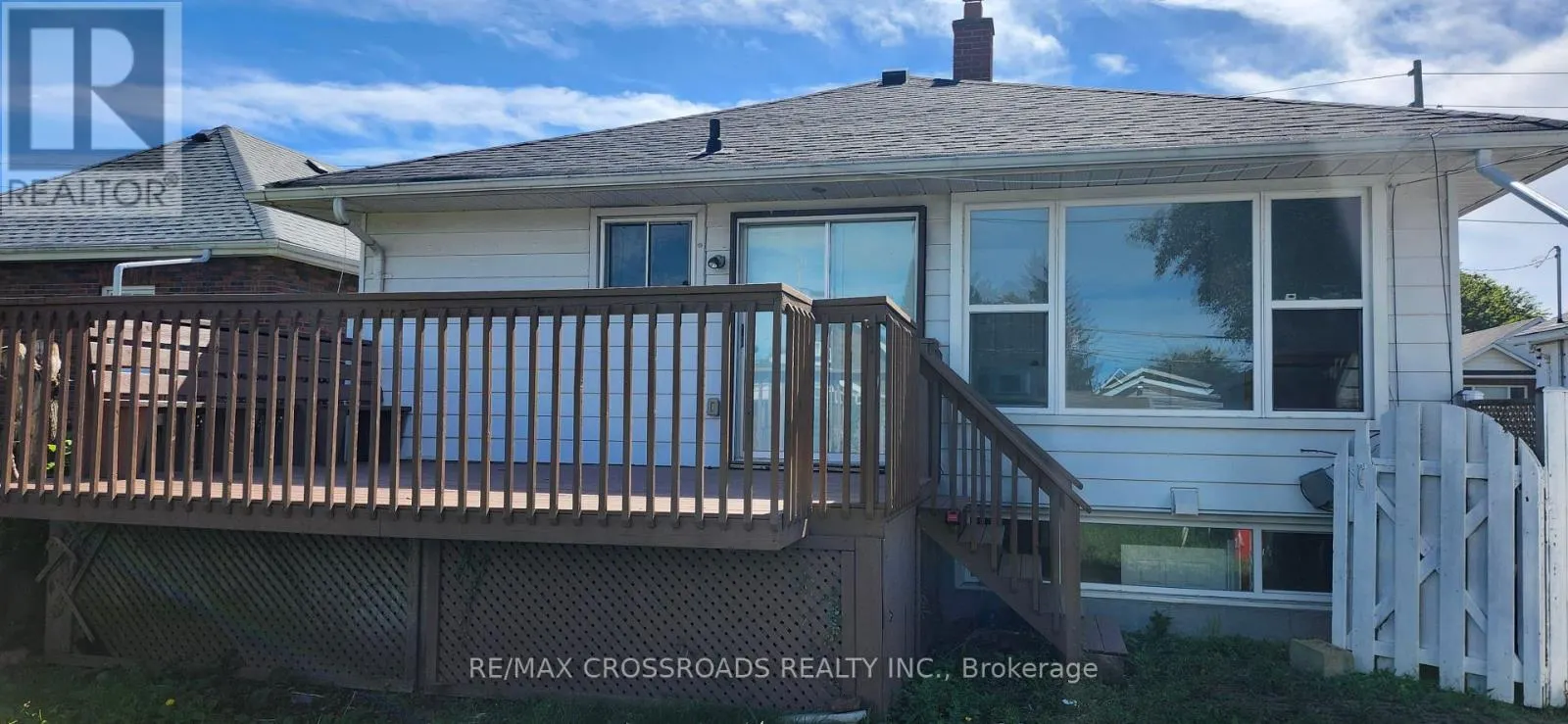 REAR UNIT-MAIN FLOOR - 220 MCNAUGHTON AVENUE