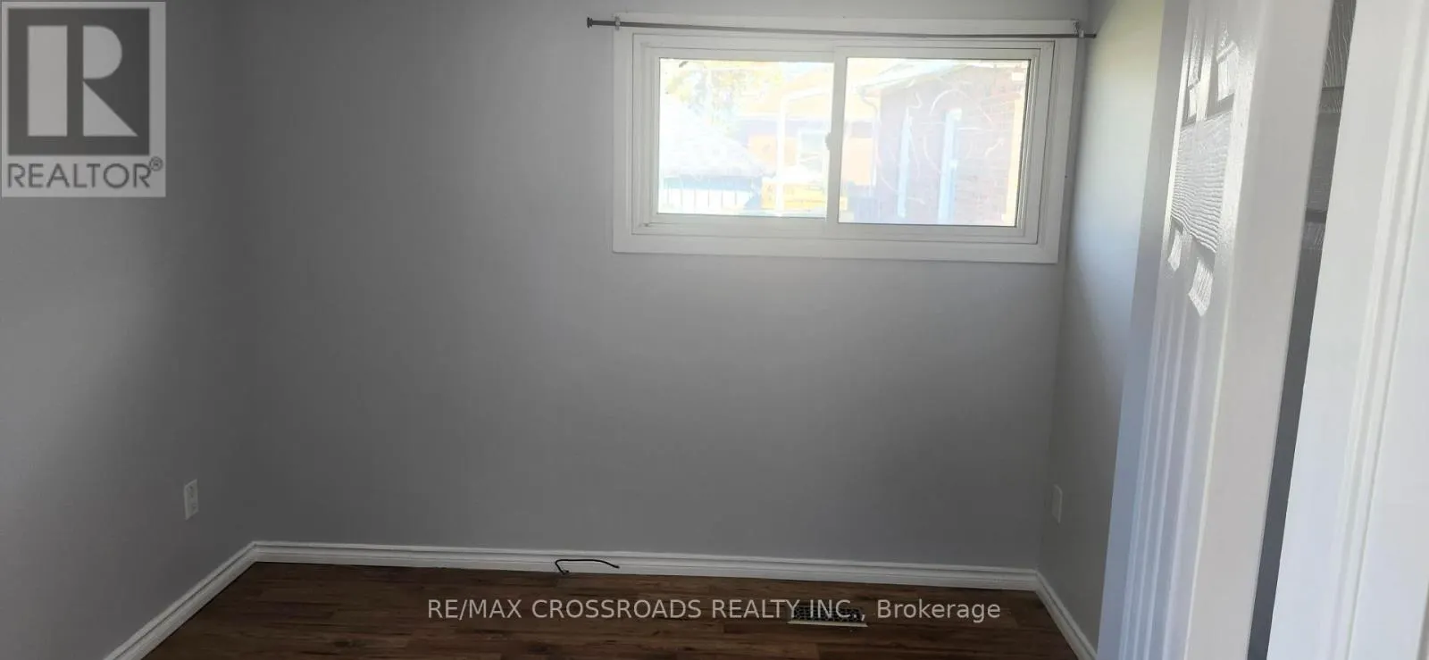 REAR UNIT-MAIN FLOOR - 220 MCNAUGHTON AVENUE