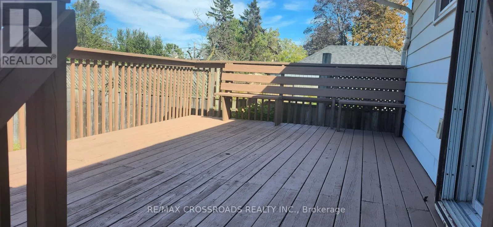 REAR UNIT-MAIN FLOOR - 220 MCNAUGHTON AVENUE