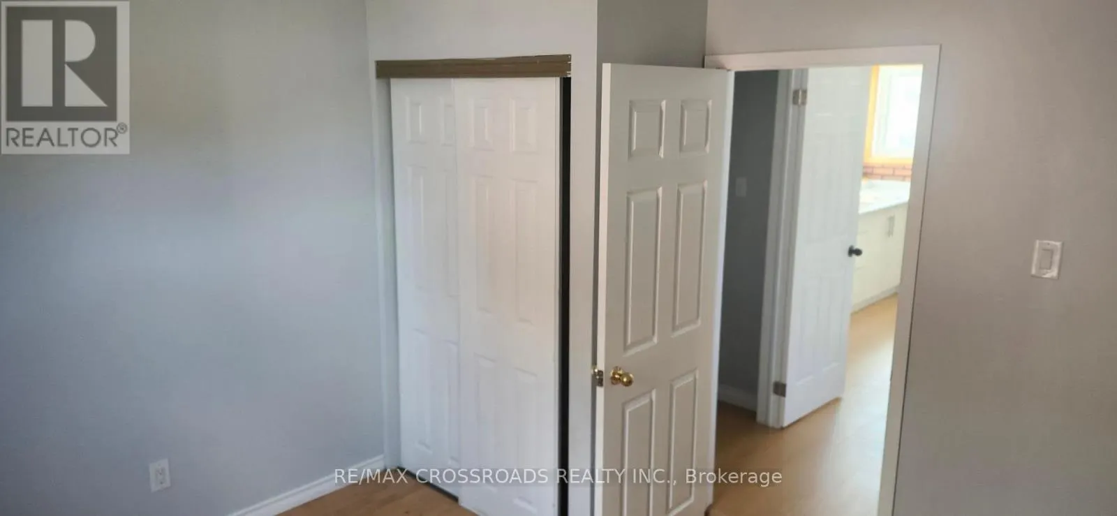 REAR UNIT-MAIN FLOOR - 220 MCNAUGHTON AVENUE