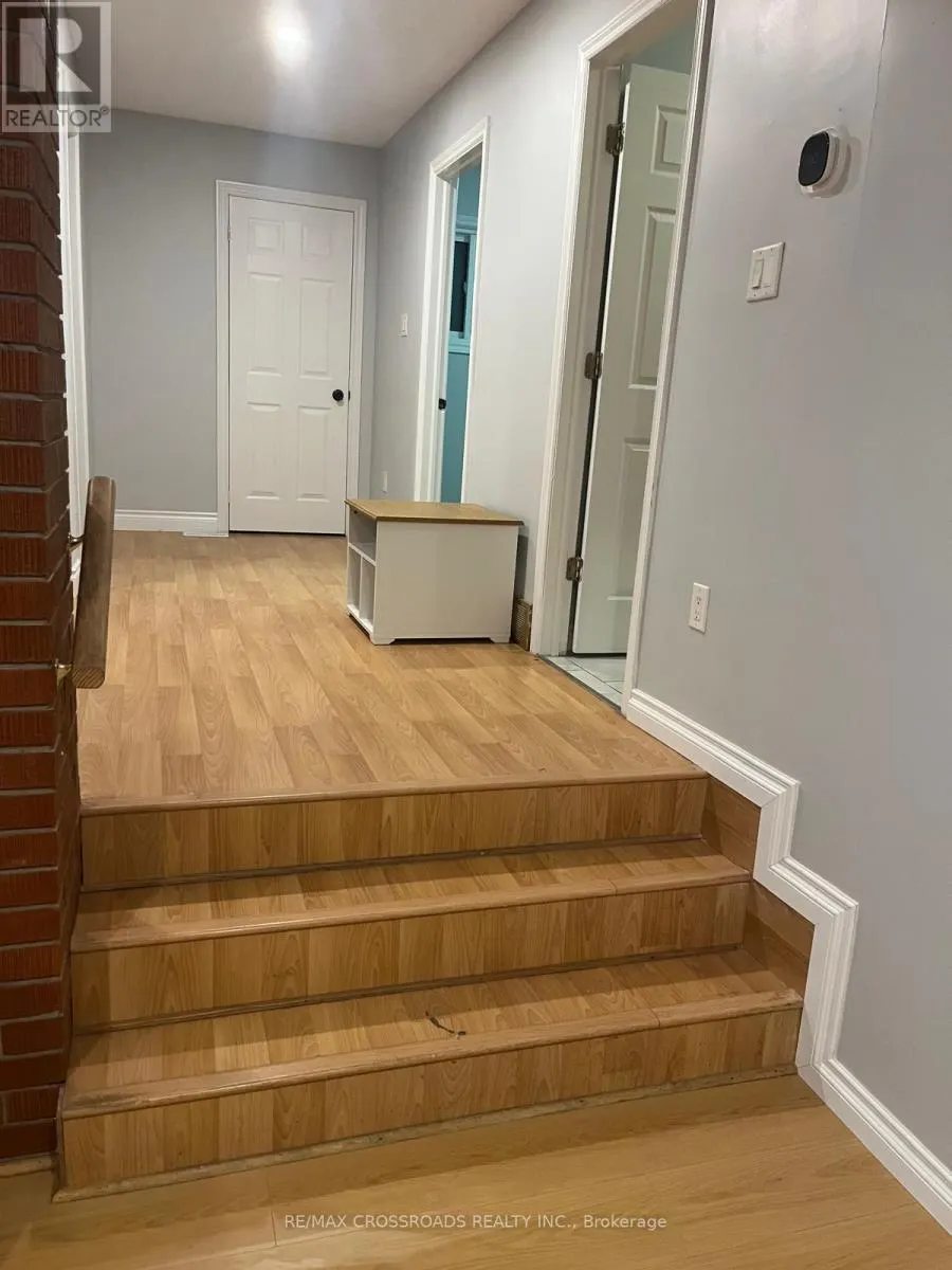 REAR UNIT-MAIN FLOOR - 220 MCNAUGHTON AVENUE