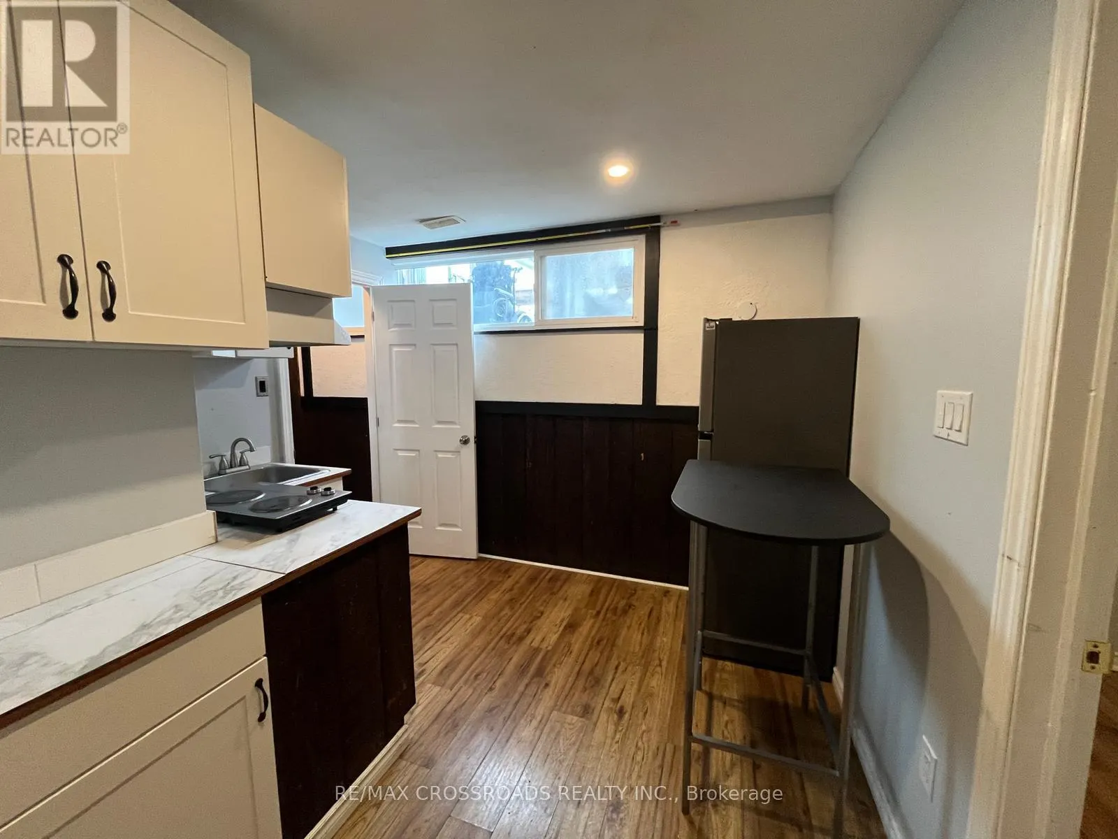 BASEMENT UNIT - 220 MCNAUGHTON AVENUE