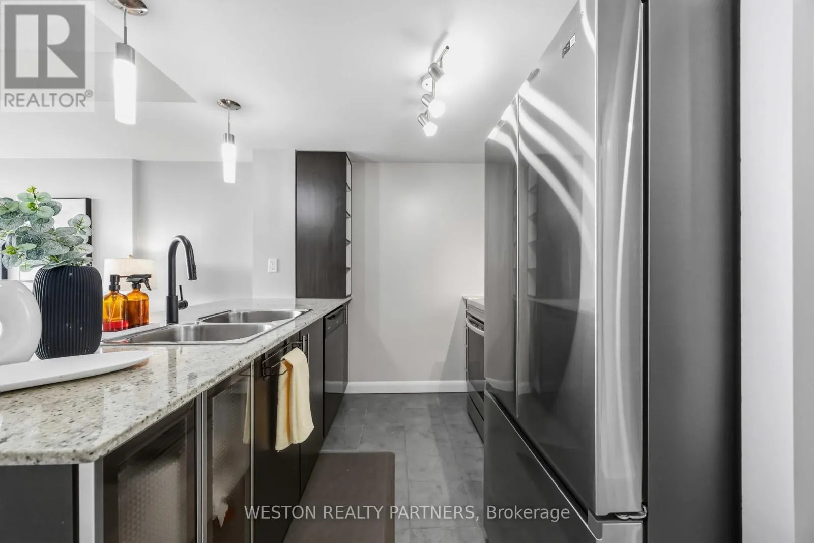 1006 - 190 BOROUGH DRIVE