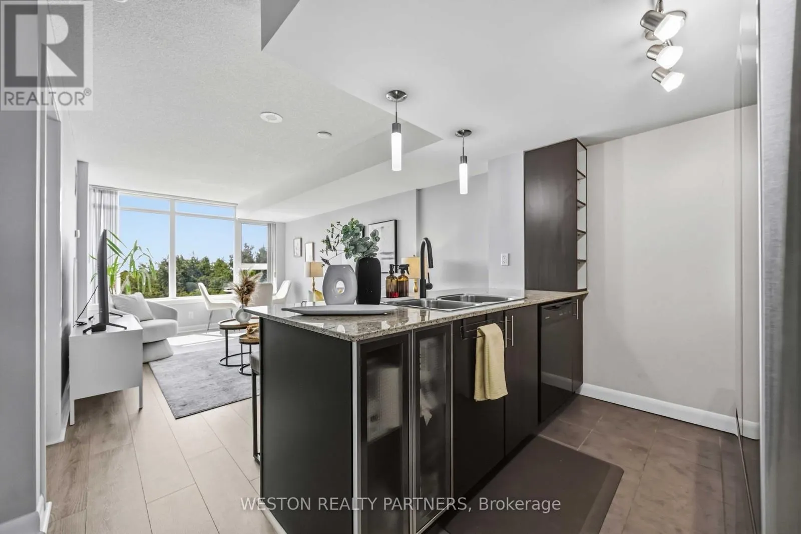 1006 - 190 BOROUGH DRIVE