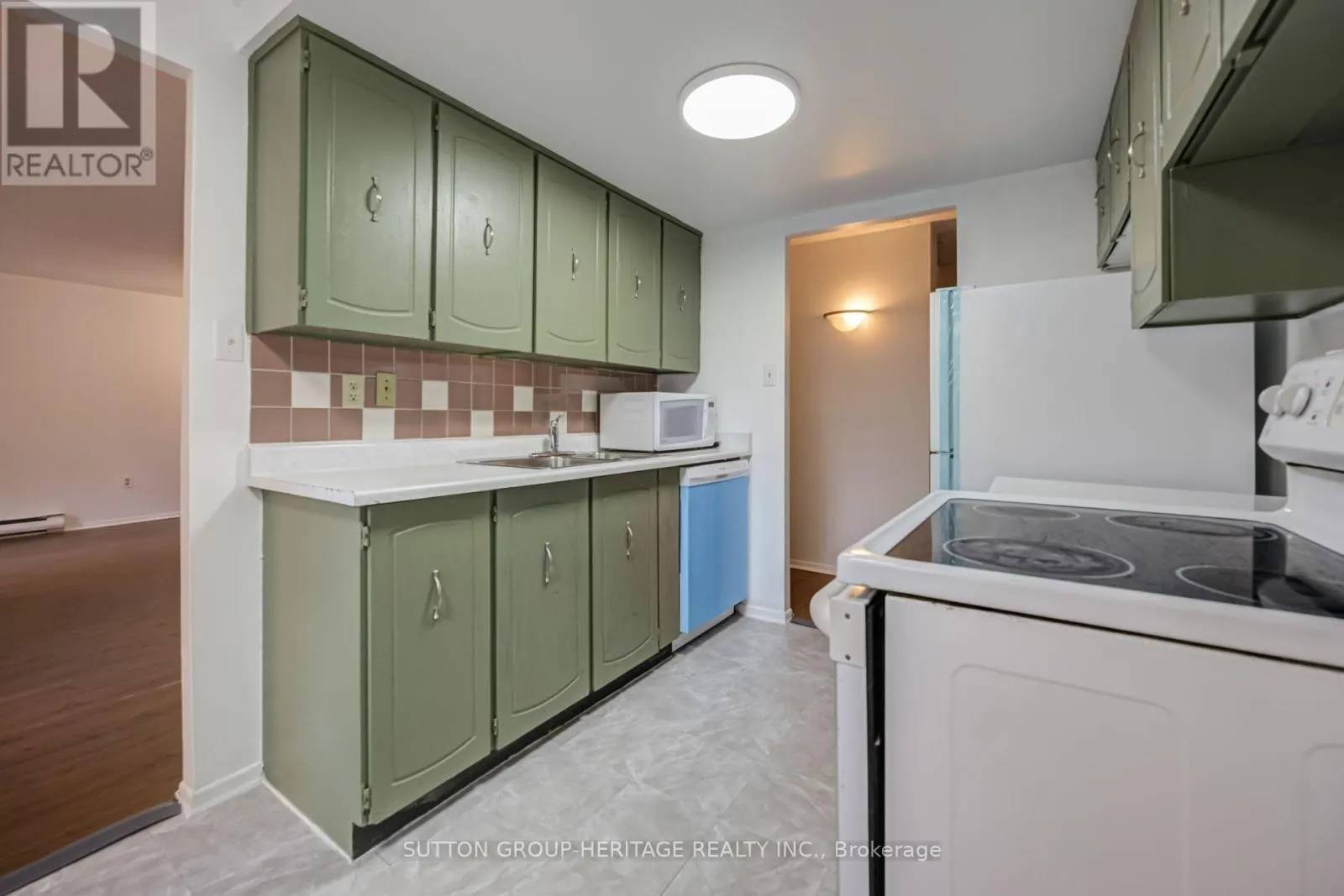63 - 53 TAUNTON ROAD E
