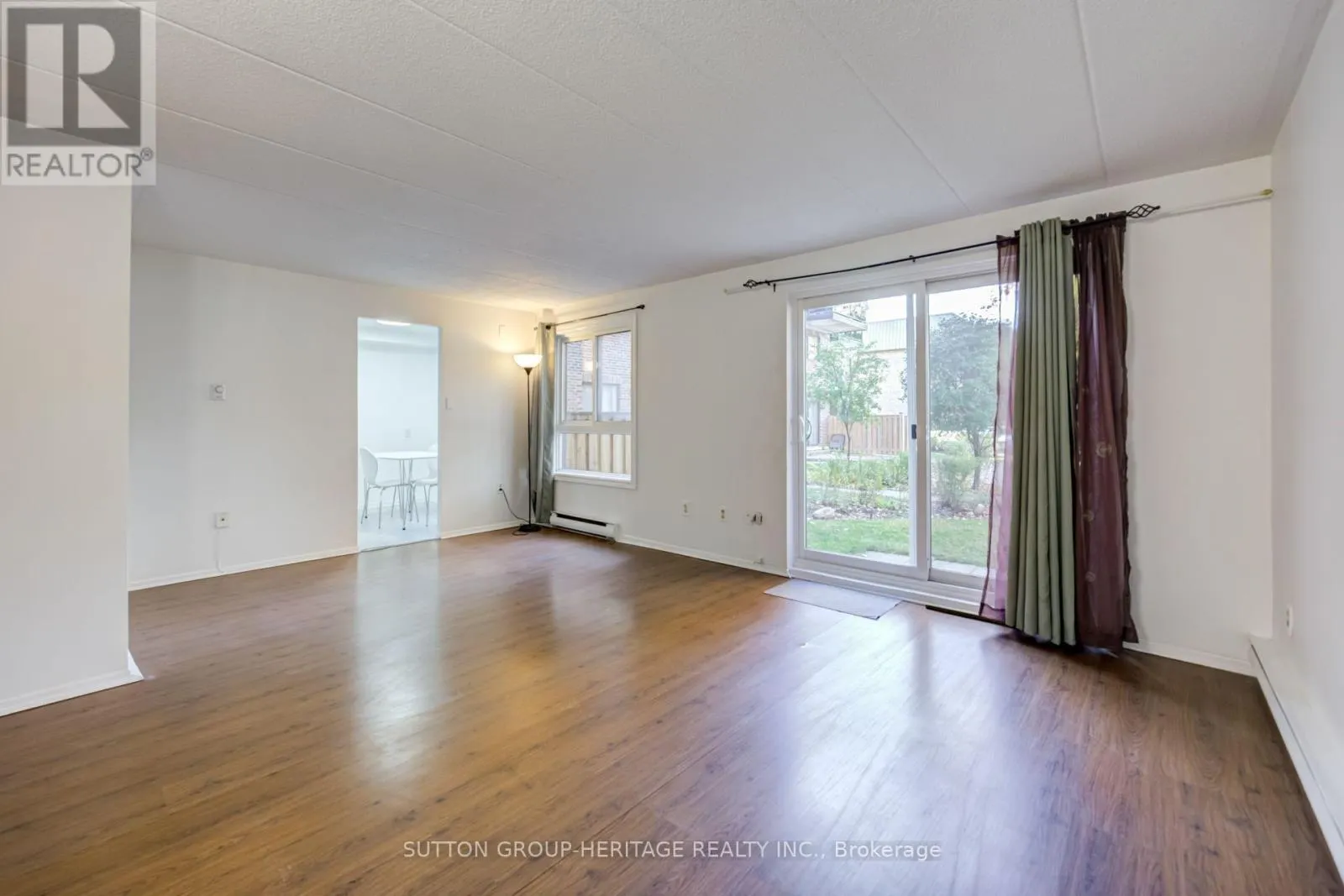 63 - 53 TAUNTON ROAD E