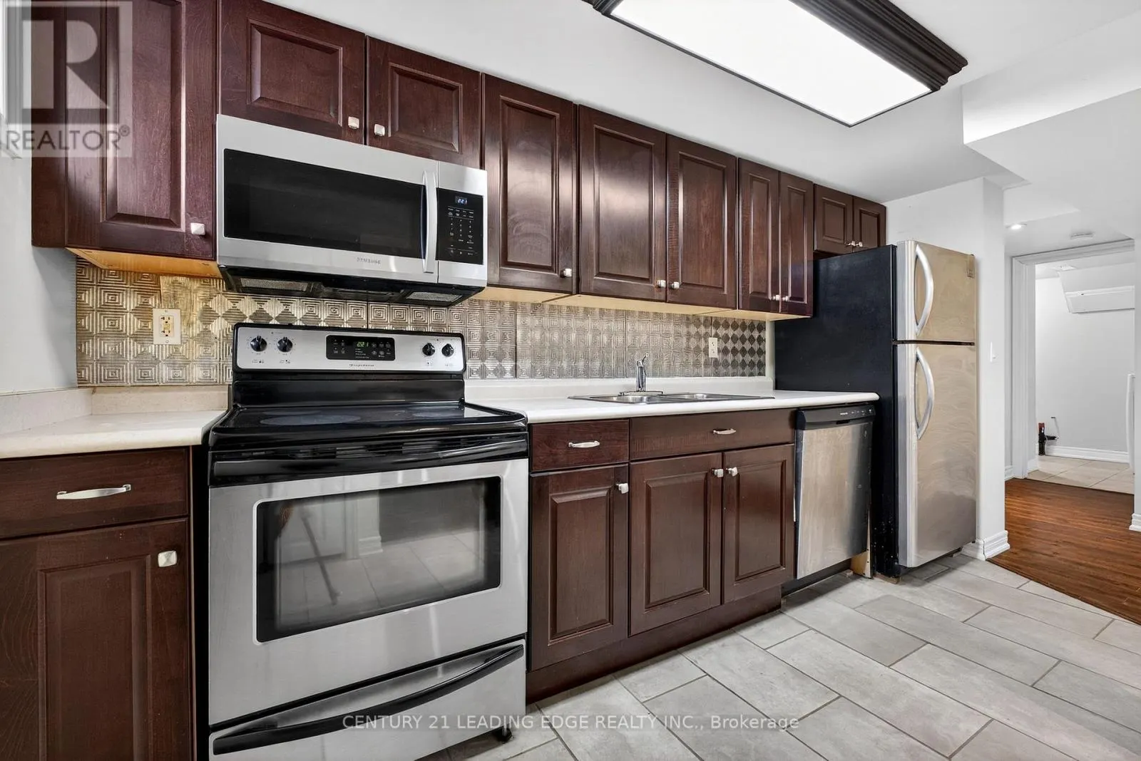 BASEMENT - 303 ROSSLAND ROAD W