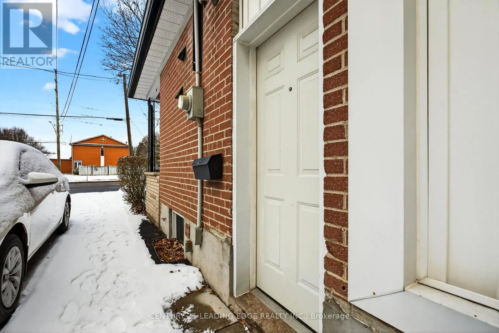 BASEMENT - 303 ROSSLAND ROAD W