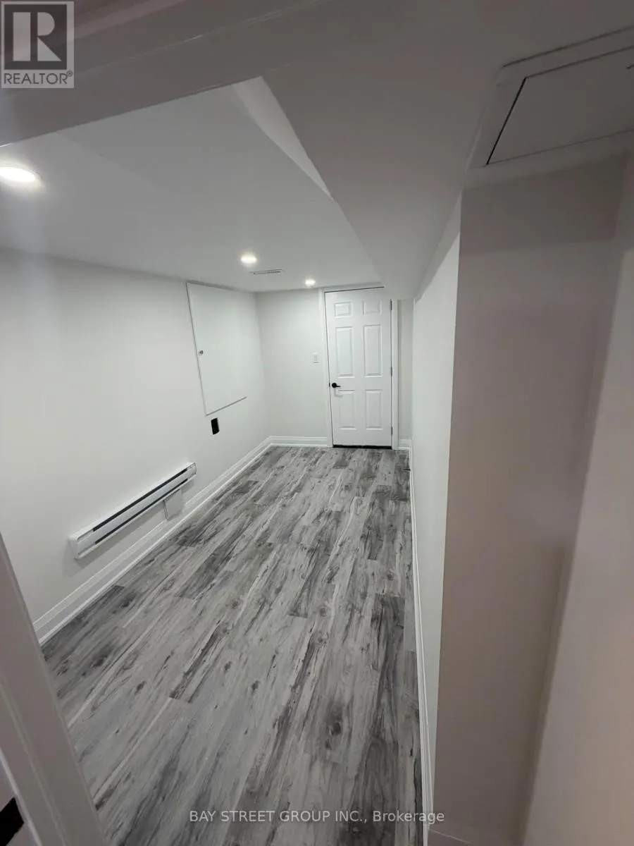 BASEMENT APPARTMENT - 2918 SCOTCH PINE LANE