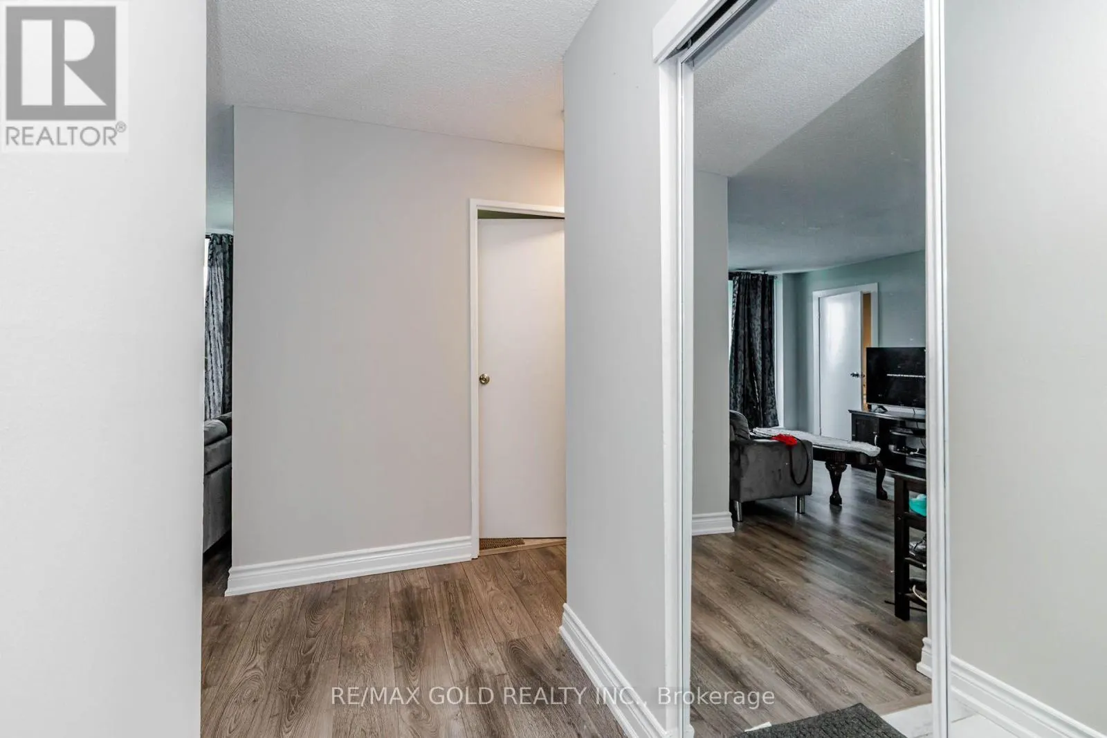 415 - 100 WINGARDEN COURT