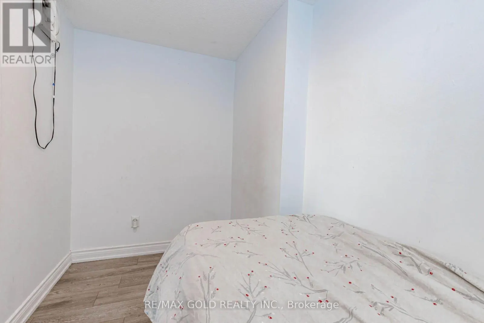 415 - 100 WINGARDEN COURT