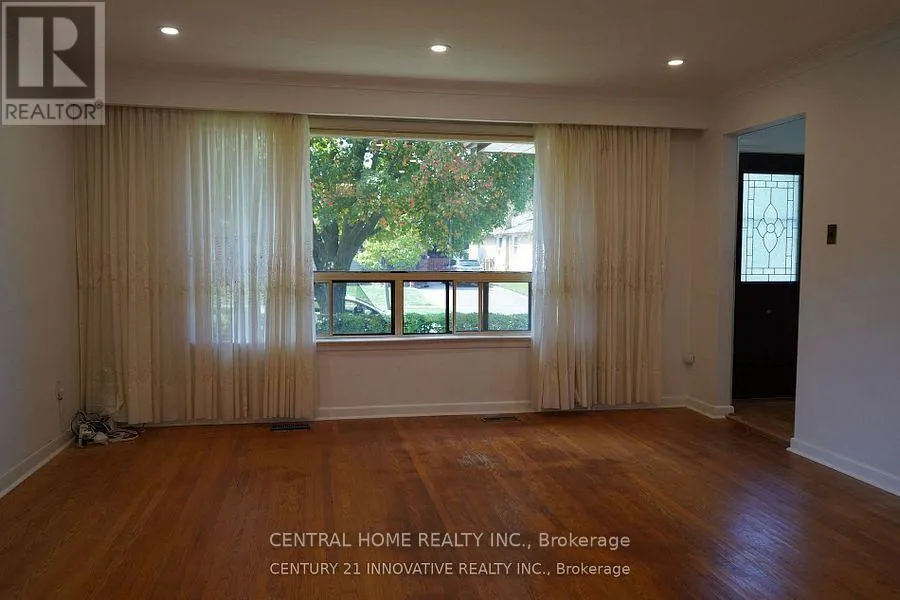 3 HOLTON ROAD