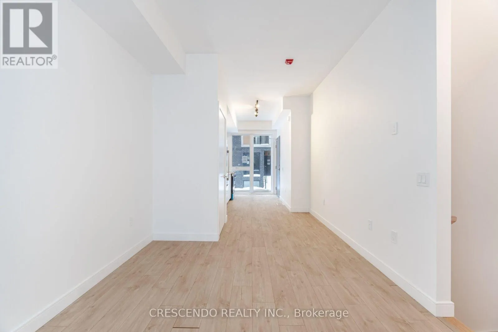 8 - 176 CLONMORE DRIVE