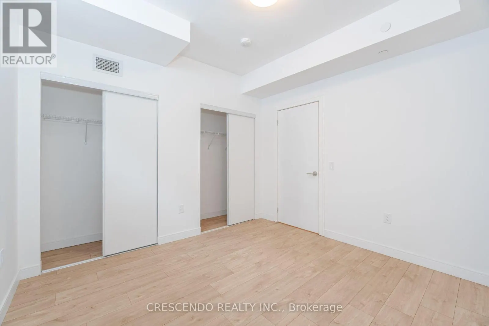 8 - 176 CLONMORE DRIVE