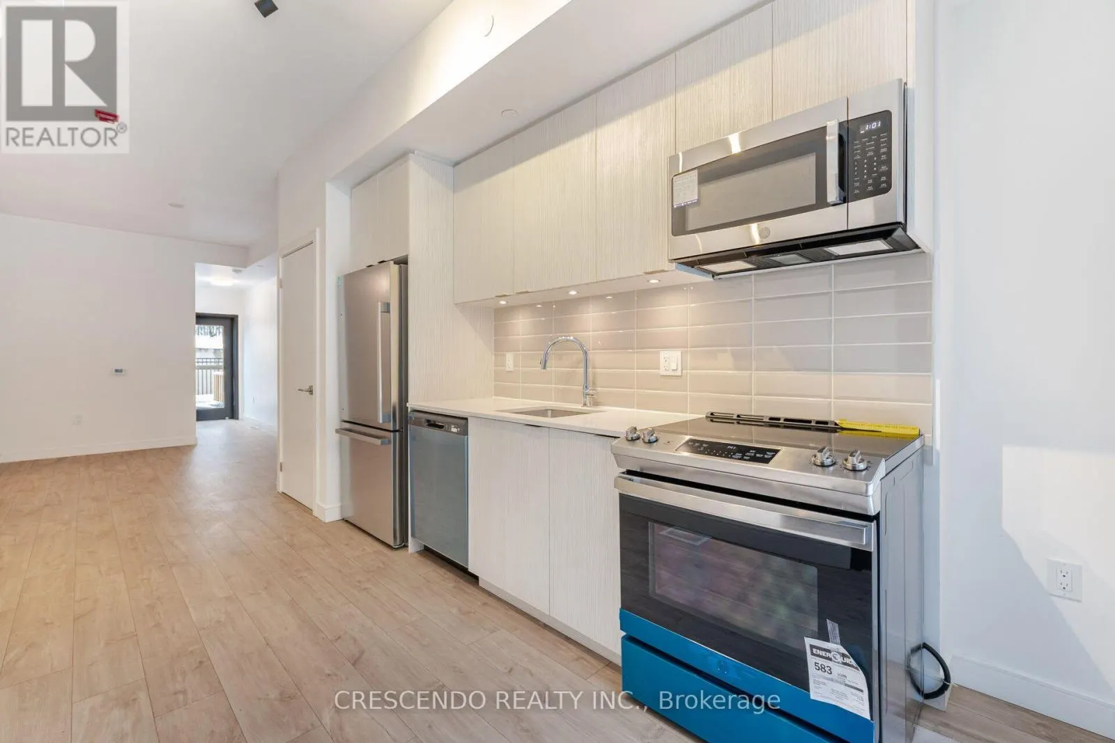 8 - 176 CLONMORE DRIVE