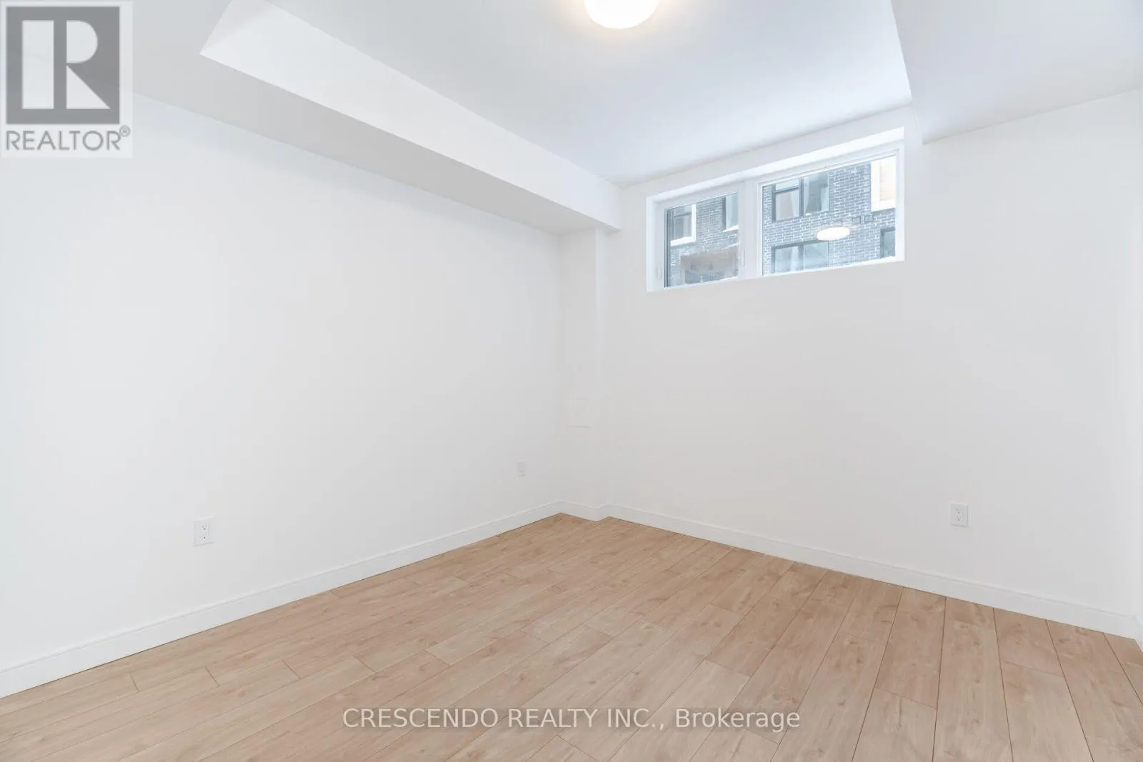 8 - 176 CLONMORE DRIVE