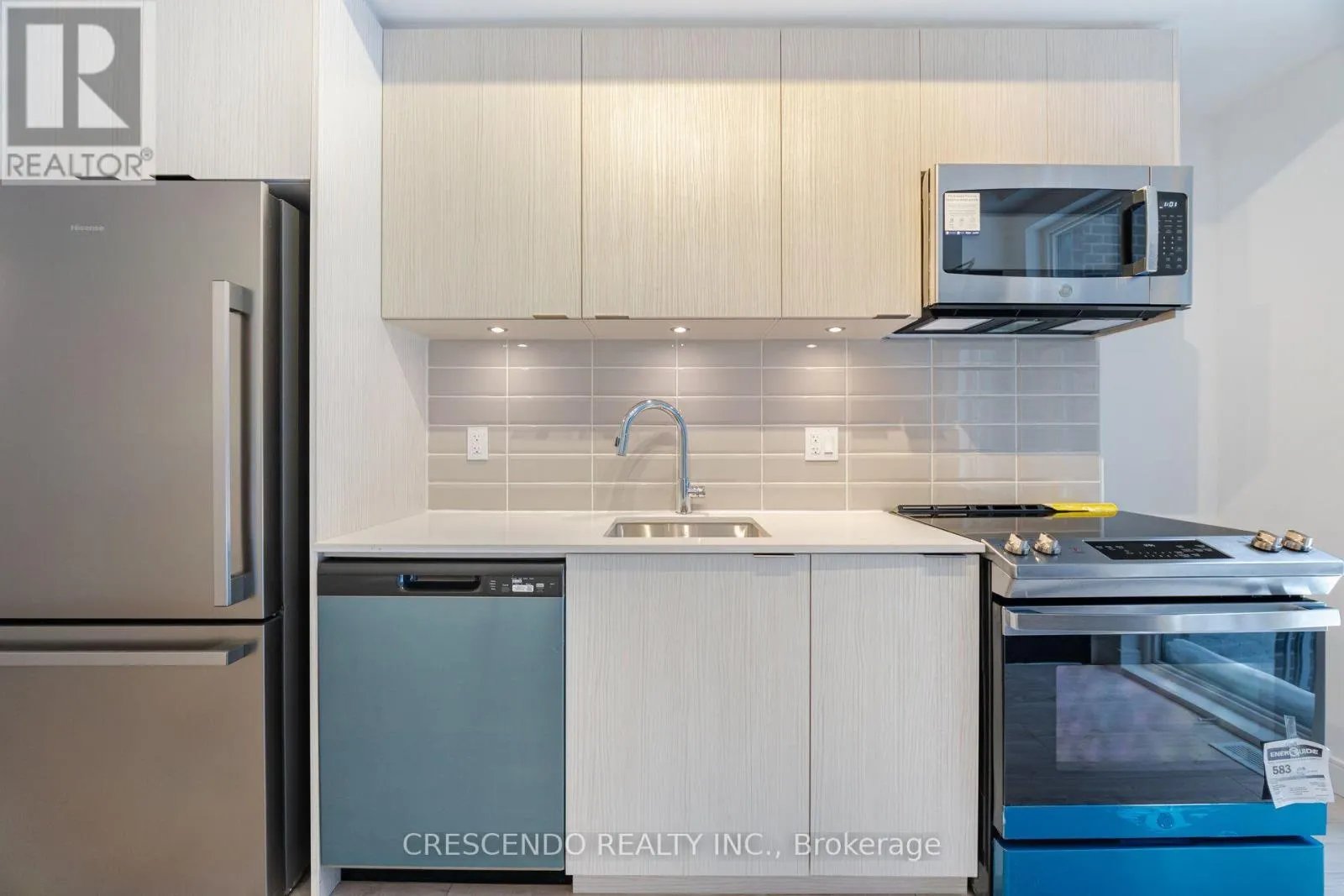 8 - 176 CLONMORE DRIVE