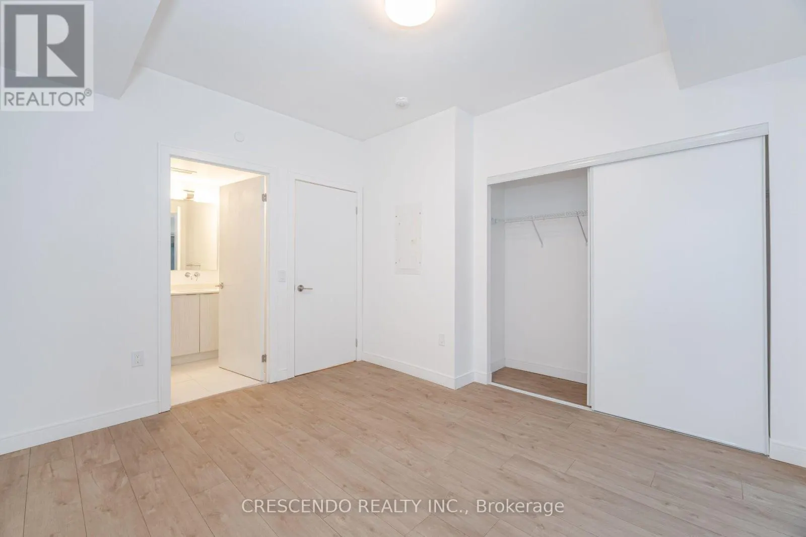8 - 176 CLONMORE DRIVE