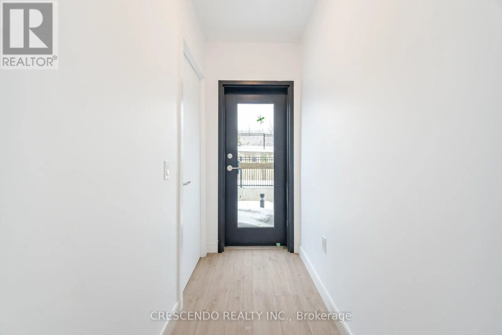 8 - 176 CLONMORE DRIVE