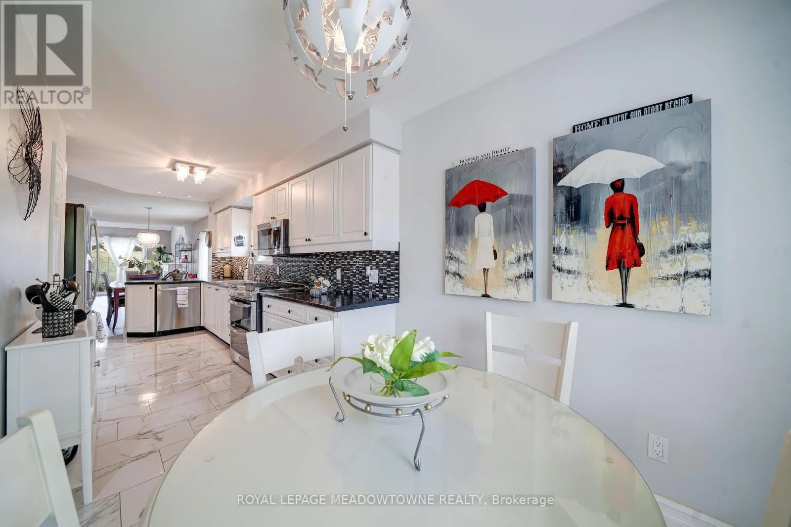 494 FLAGSTONE COURT