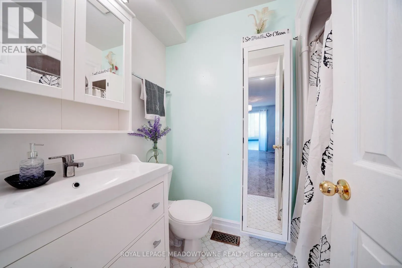 494 FLAGSTONE COURT