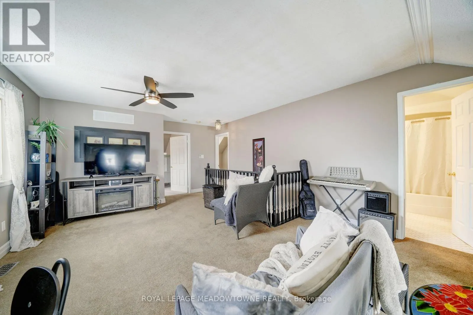 494 FLAGSTONE COURT