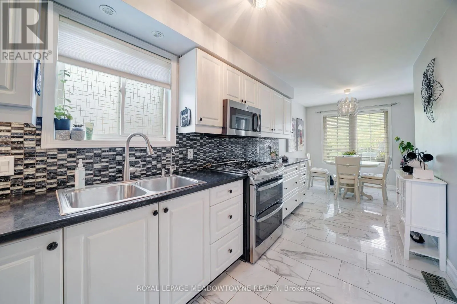 494 FLAGSTONE COURT