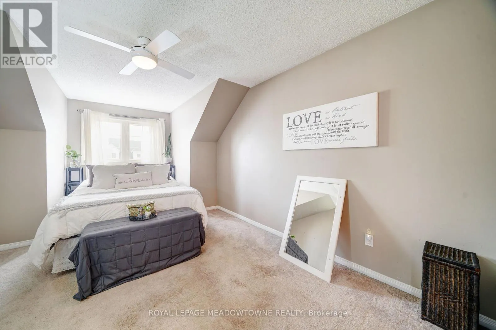 494 FLAGSTONE COURT