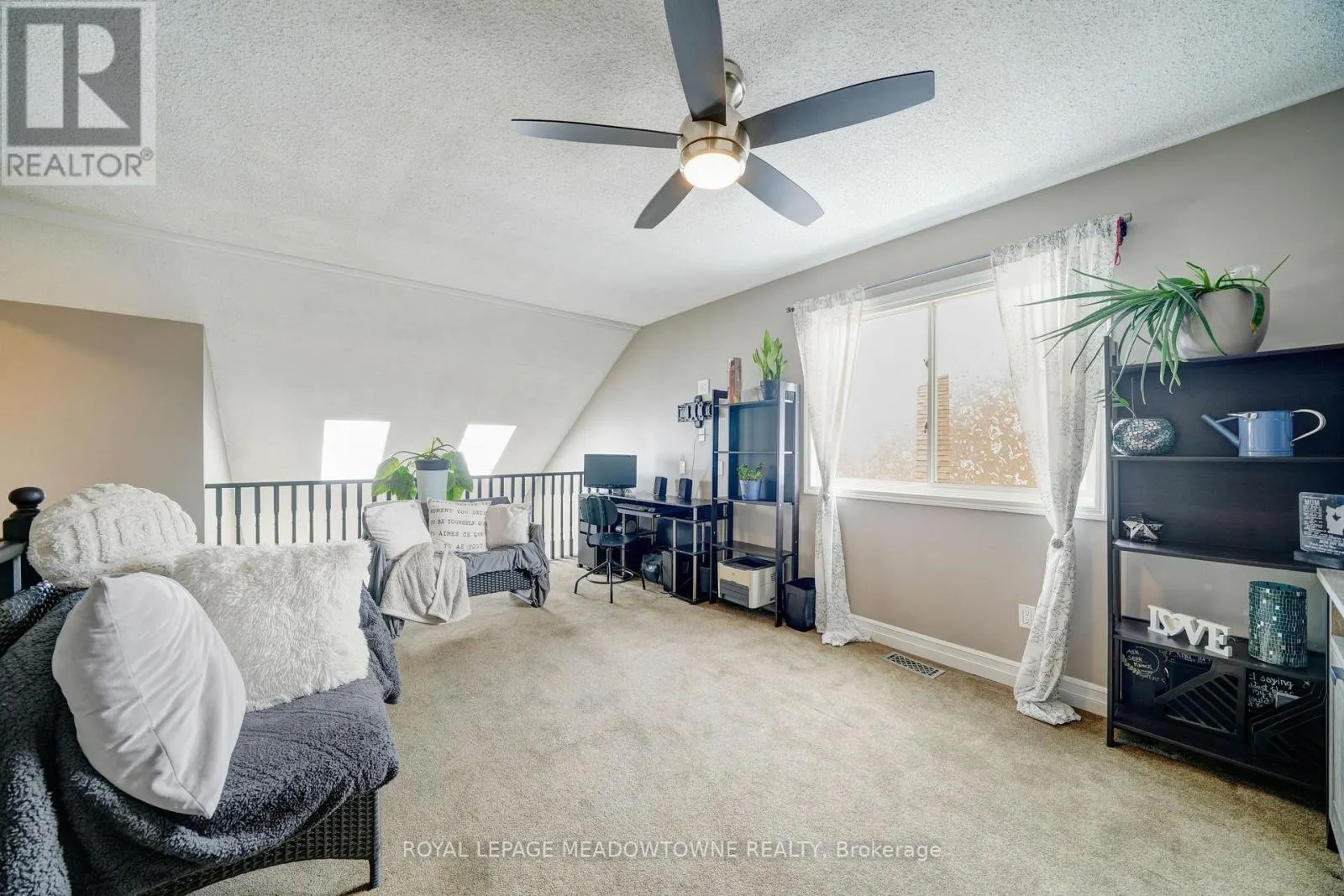 494 FLAGSTONE COURT